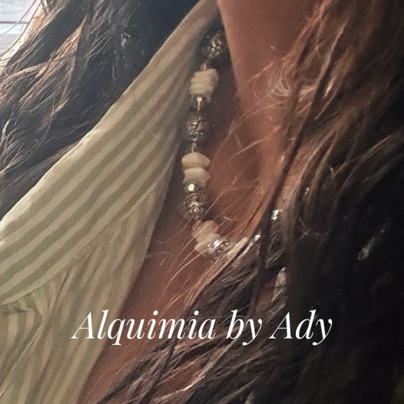 Bold silver textured bubbles and seashells maximalist necklace - Picture 3 of 9